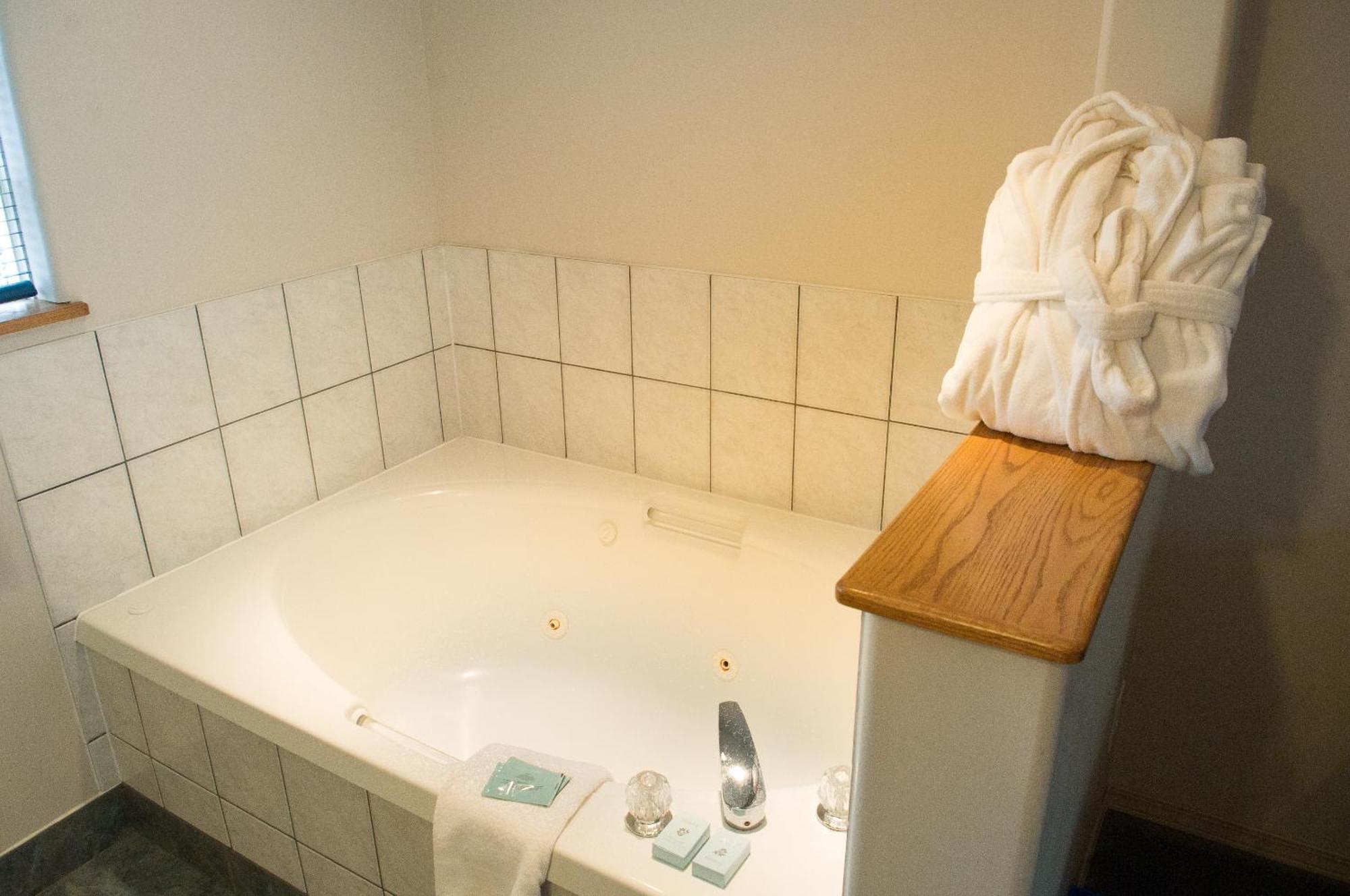 Motel Bavaria Radium Hot Springs Esterno foto