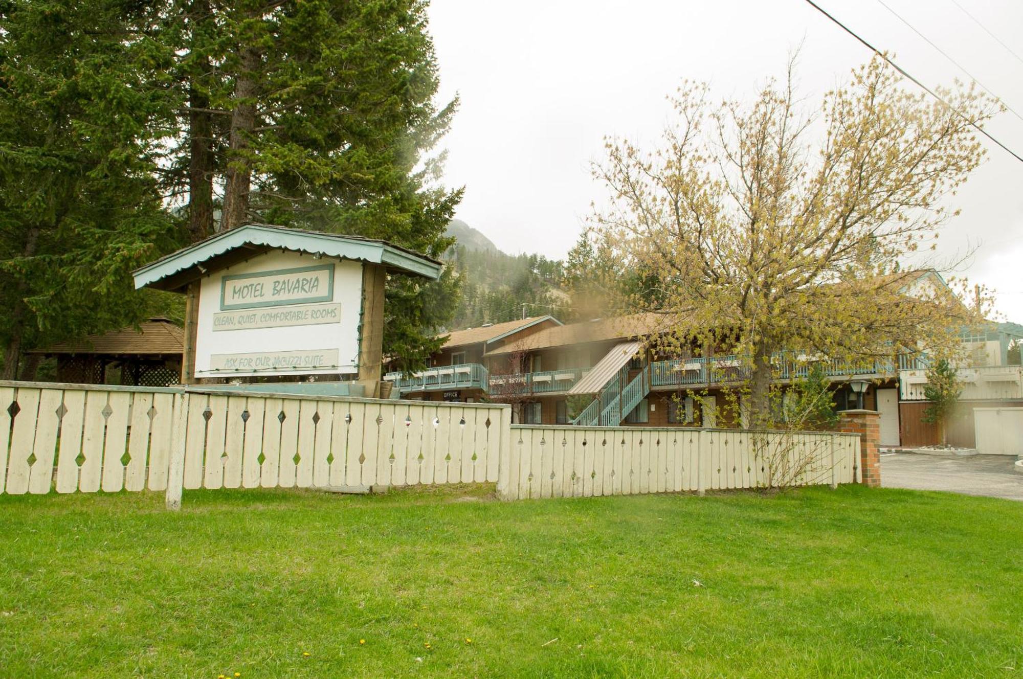 Motel Bavaria Radium Hot Springs Esterno foto