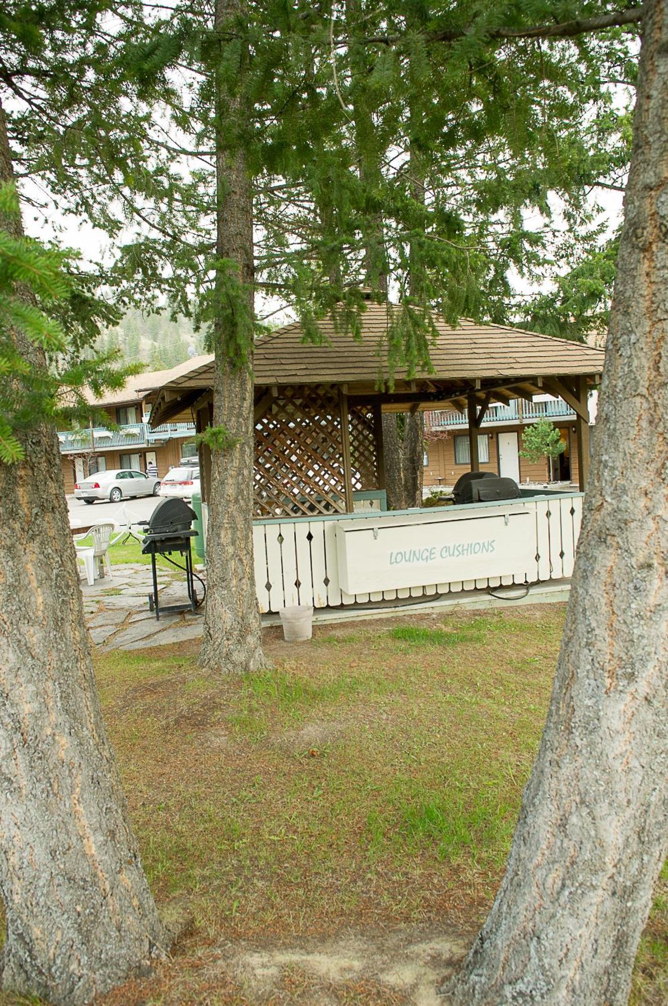 Motel Bavaria Radium Hot Springs Esterno foto