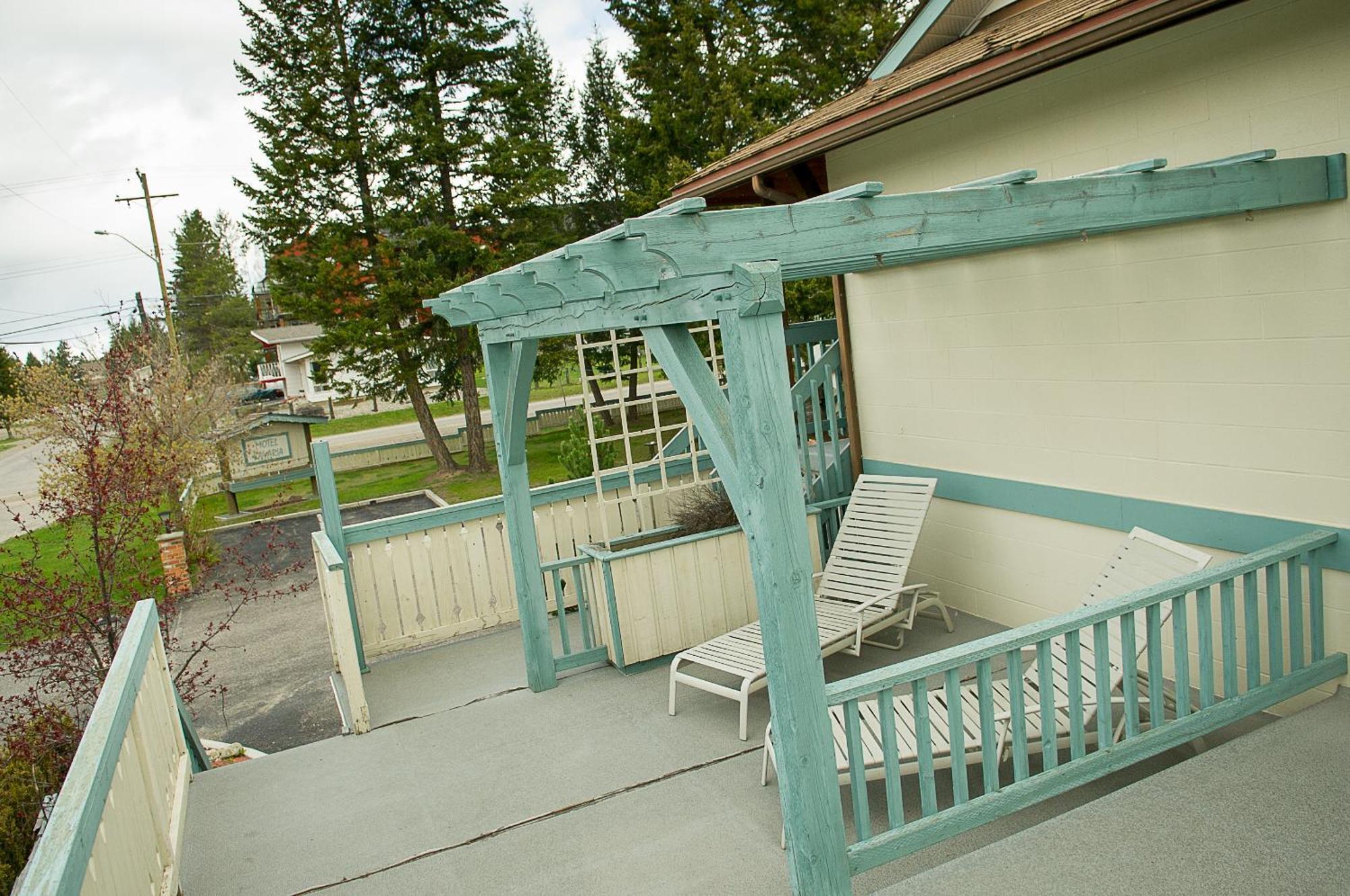 Motel Bavaria Radium Hot Springs Esterno foto