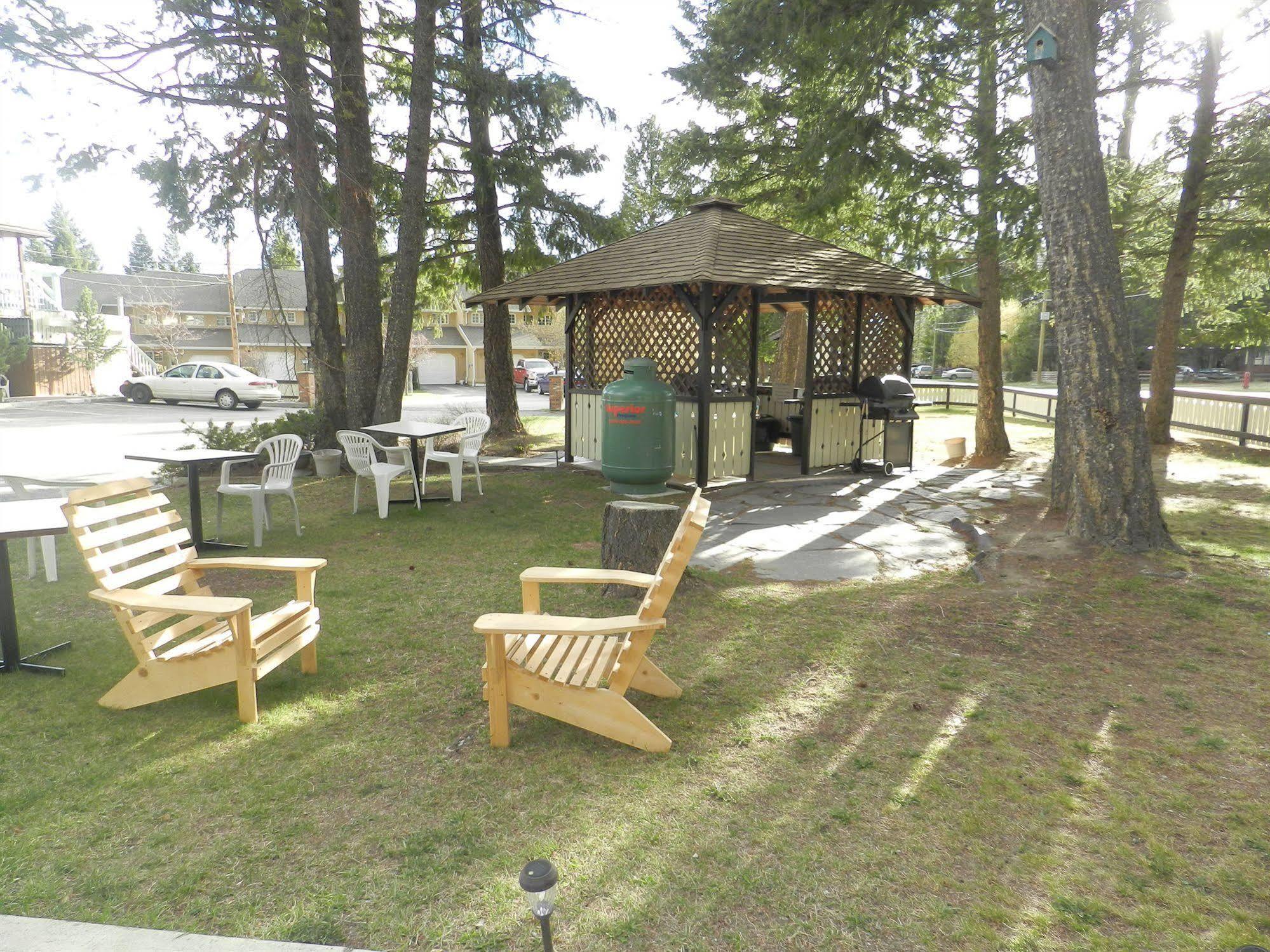 Motel Bavaria Radium Hot Springs Esterno foto