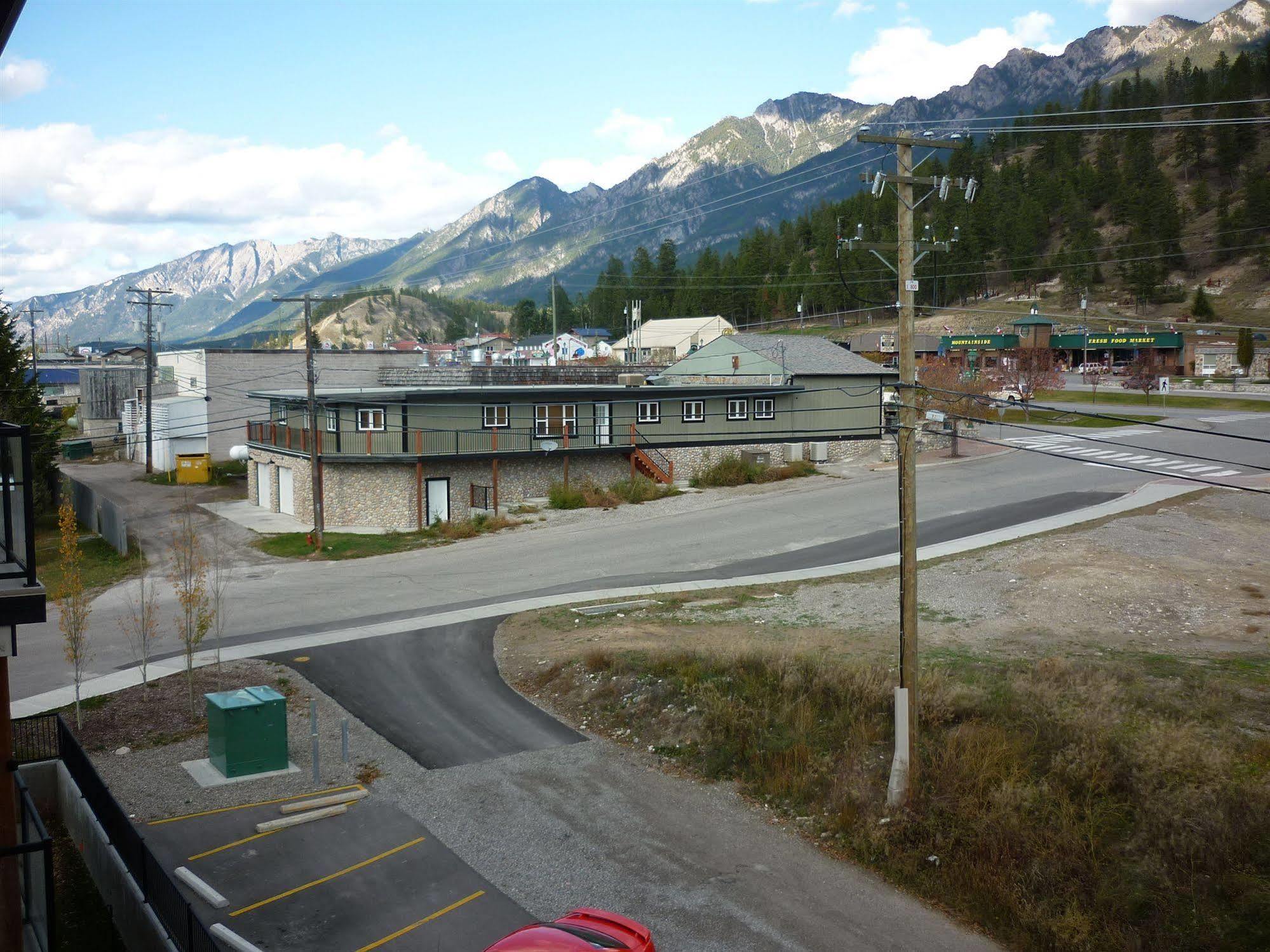 Motel Bavaria Radium Hot Springs Esterno foto