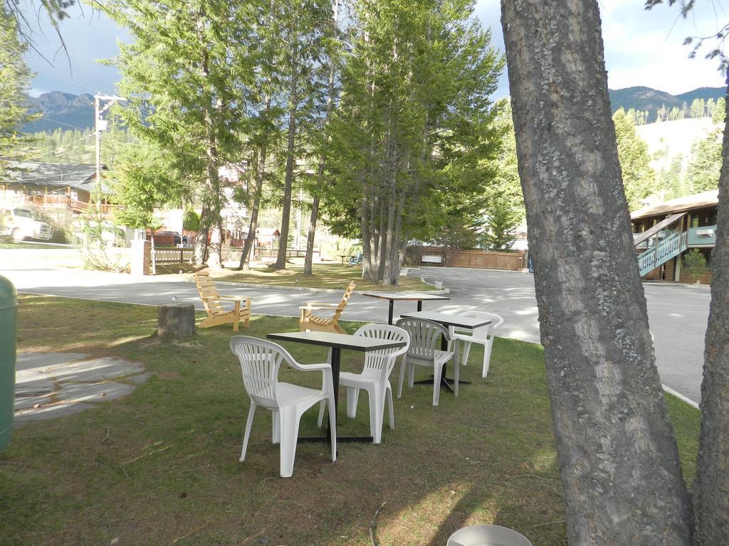 Motel Bavaria Radium Hot Springs Esterno foto