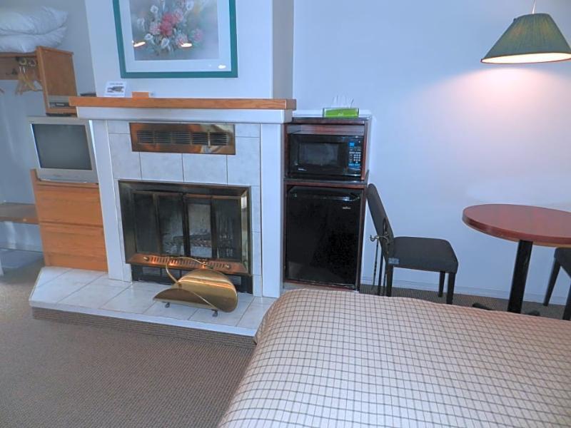Motel Bavaria Radium Hot Springs Esterno foto